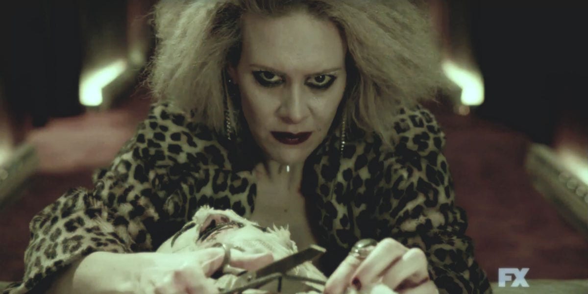 American Horror Story: Hotel, Sarah Paulson torna nei panni della medium Billie Dean